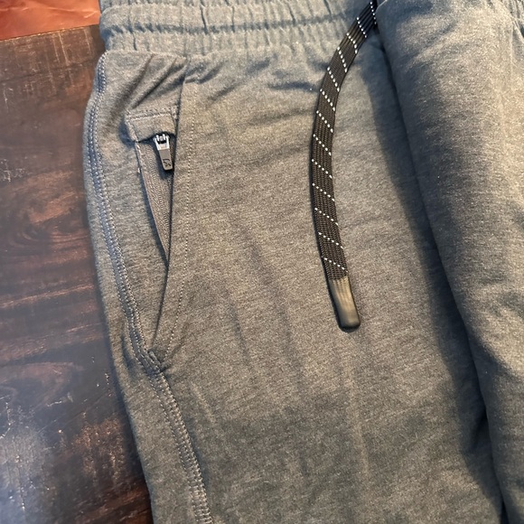 Bear Bottom Tech Short 7” inseam Charcoal Gray Large - Picture 6 of 16